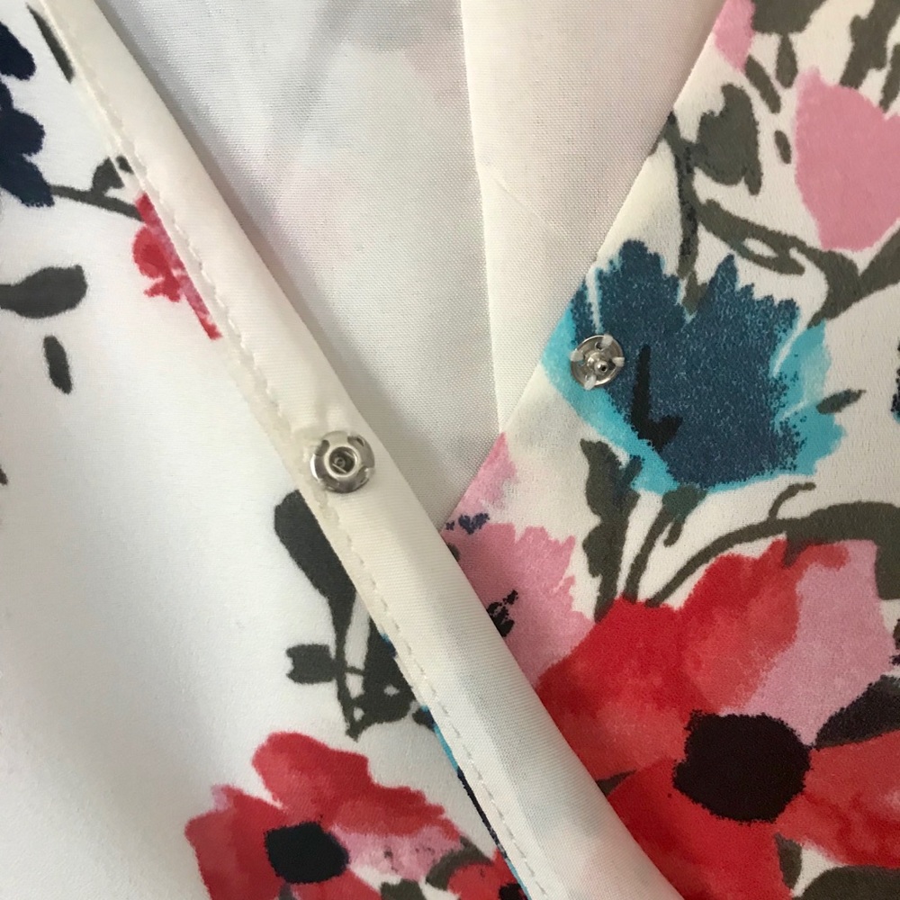 Cupcakes and Cashmere Kirei Floral Romper - Picture 5 of 8